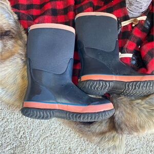 Insulated mcikcc kids boots size 13